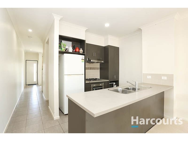 34 Grenville Walk, Lalor VIC 3075