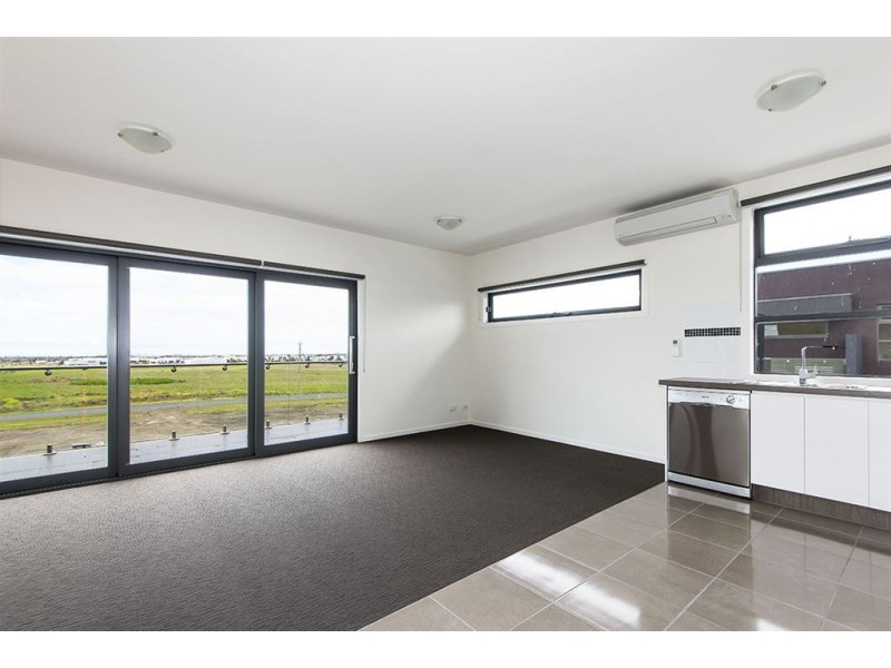 61/1B Jarama Boulevard, Epping VIC 3076