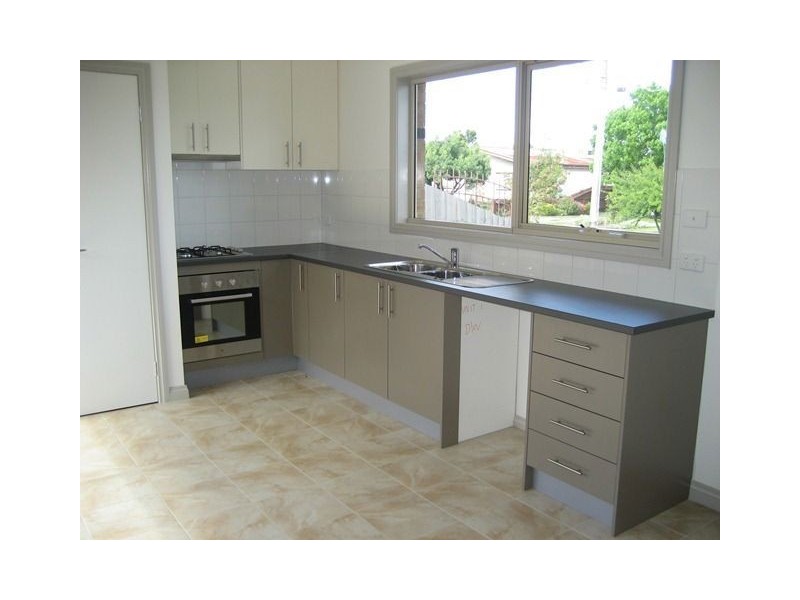 2/9 Sydney Crescent, Lalor VIC 3075