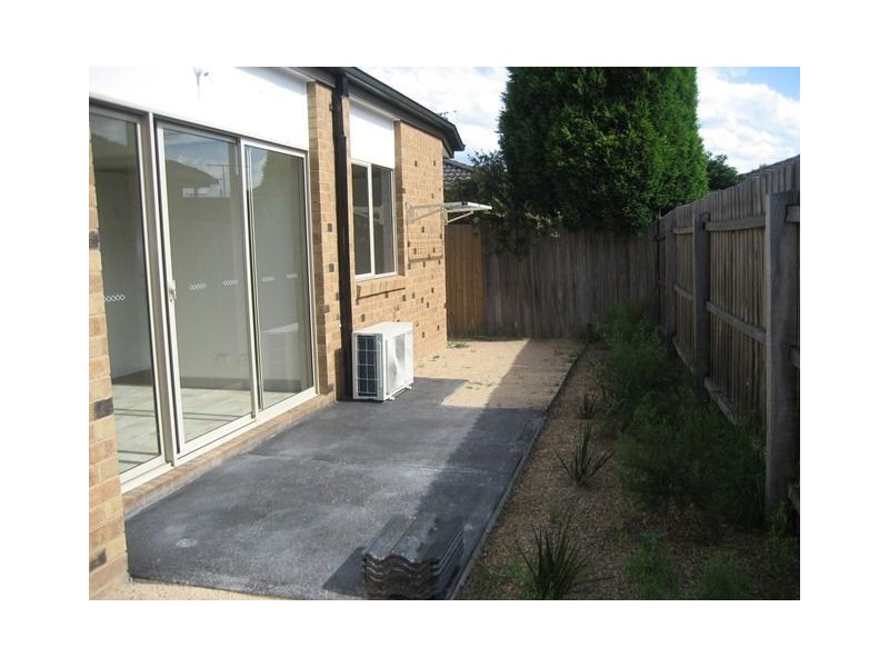 2/9 Sydney Crescent, Lalor VIC 3075