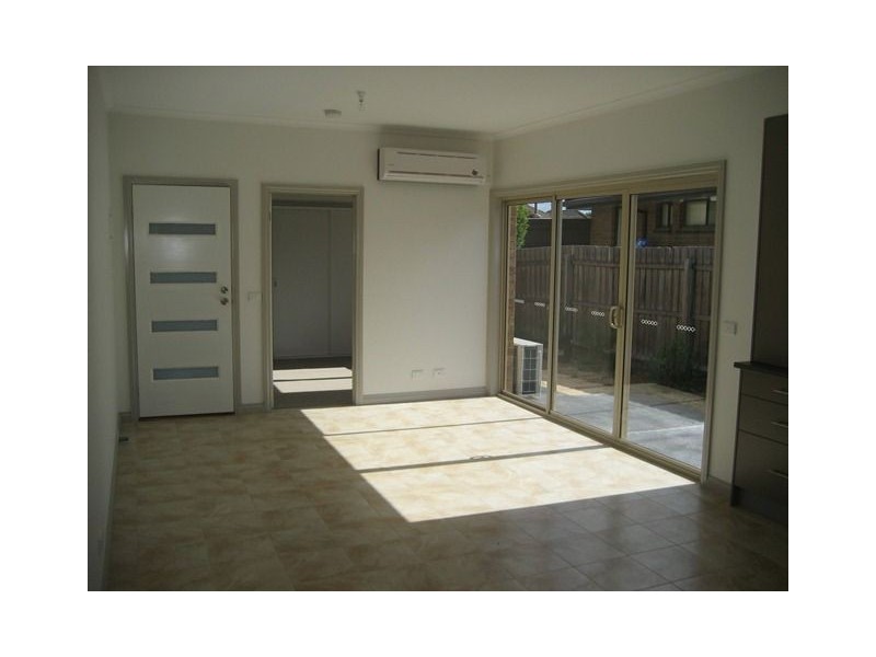 2/9 Sydney Crescent, Lalor VIC 3075