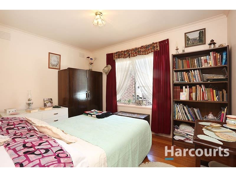 28 Banksia Avenue, Thomastown VIC 3074
