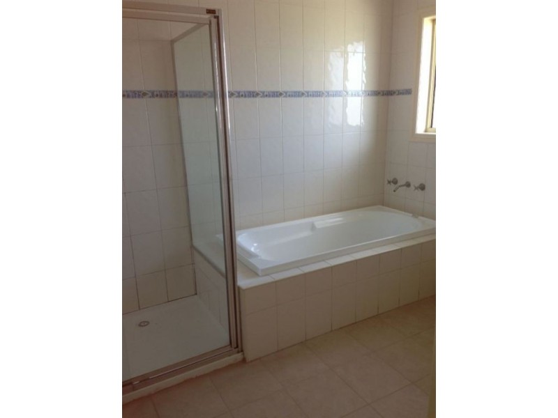 2/11 Mackey Street, Lalor VIC 3075