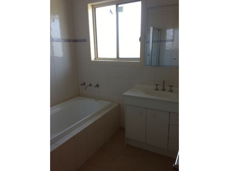 2/11 Mackey Street, Lalor VIC 3075