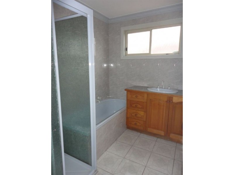 2/27 Mossman Crescent, Lalor VIC 3075