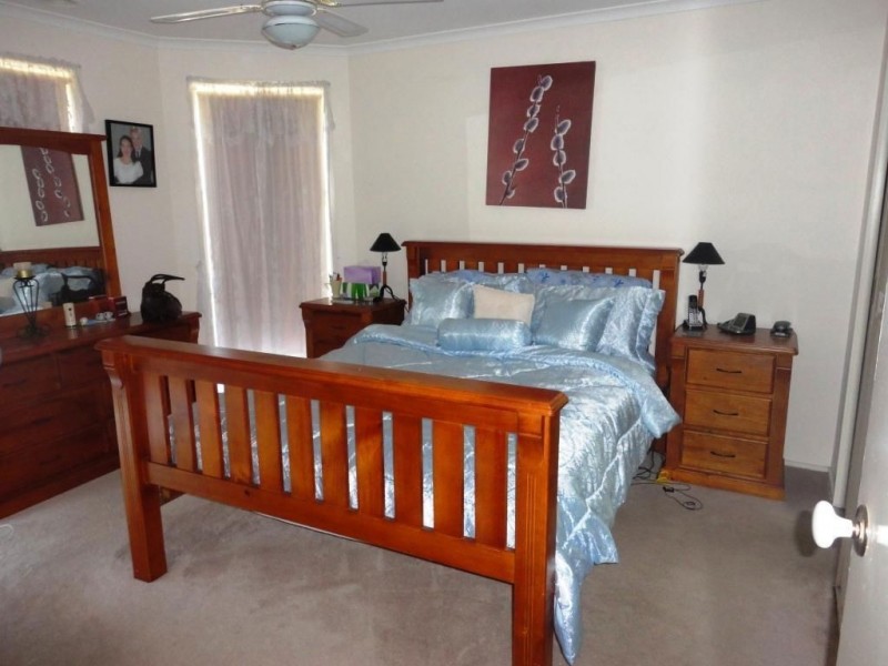 5 Parnell Court, Roxburgh Park VIC 3064