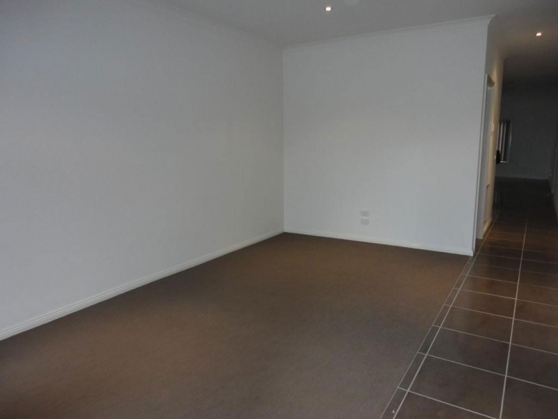 8 Bluehill Way, Wollert VIC 3750