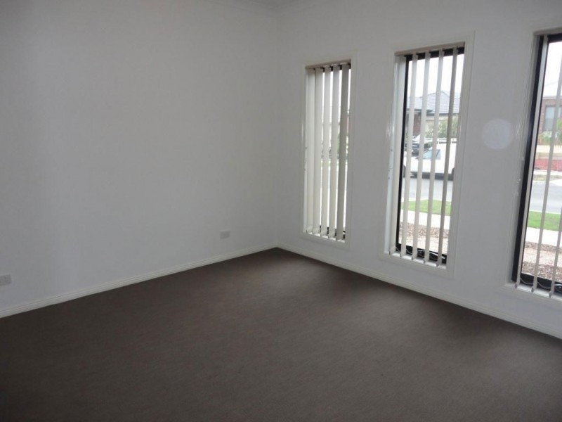 8 Bluehill Way, Wollert VIC 3750