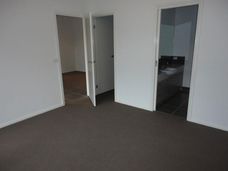 8 Bluehill Way, Wollert VIC 3750