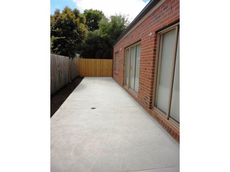 2/19 Lloyd Avenue, Epping VIC 3076