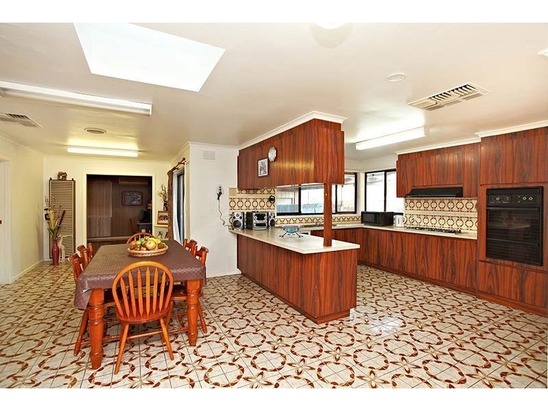 24 Larch Street, Thomastown VIC 3074