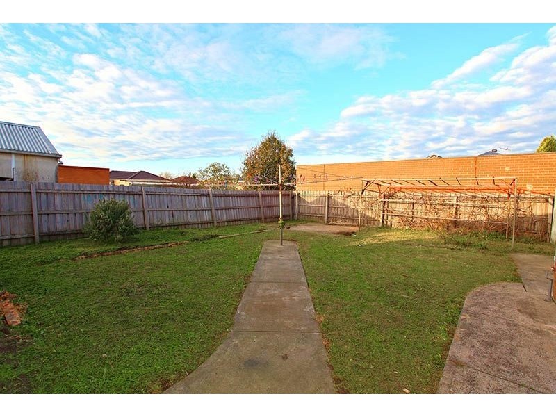 24 Larch Street, Thomastown VIC 3074