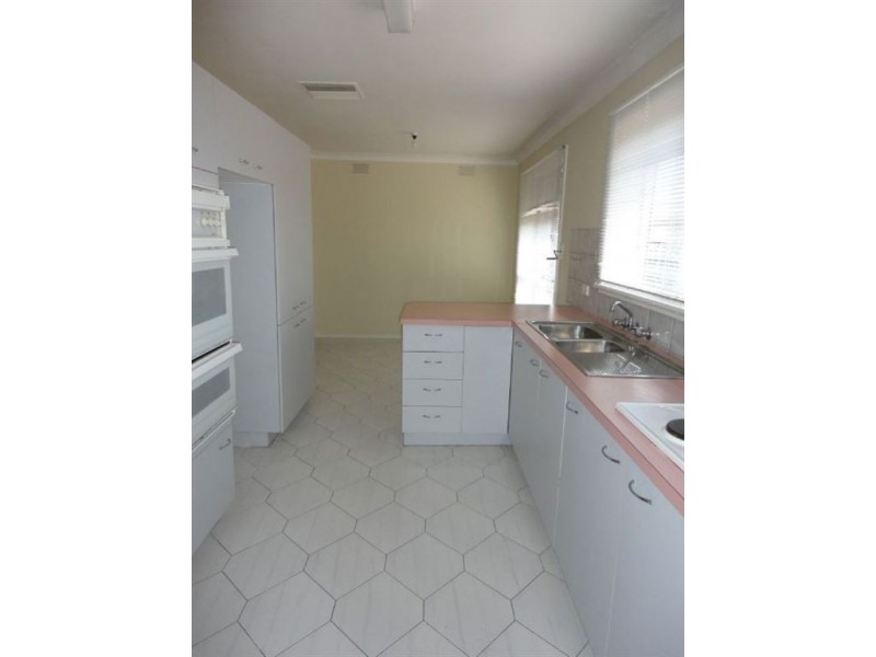 1/5 Lloyd Avenue, Epping VIC 3076