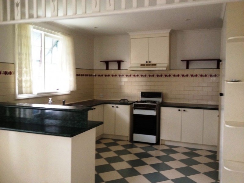 33 Bolderwood Parade, Reservoir VIC 3073