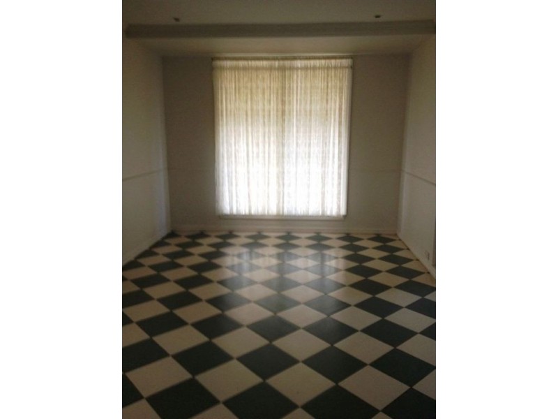 33 Bolderwood Parade, Reservoir VIC 3073