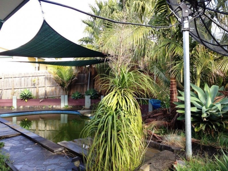 33 Bolderwood Parade, Reservoir VIC 3073