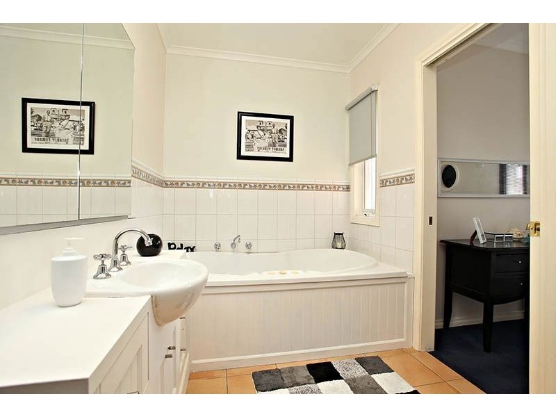 27 Manning Clark Road, Mill Park VIC 3082