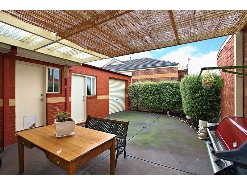 27 Manning Clark Road, Mill Park VIC 3082