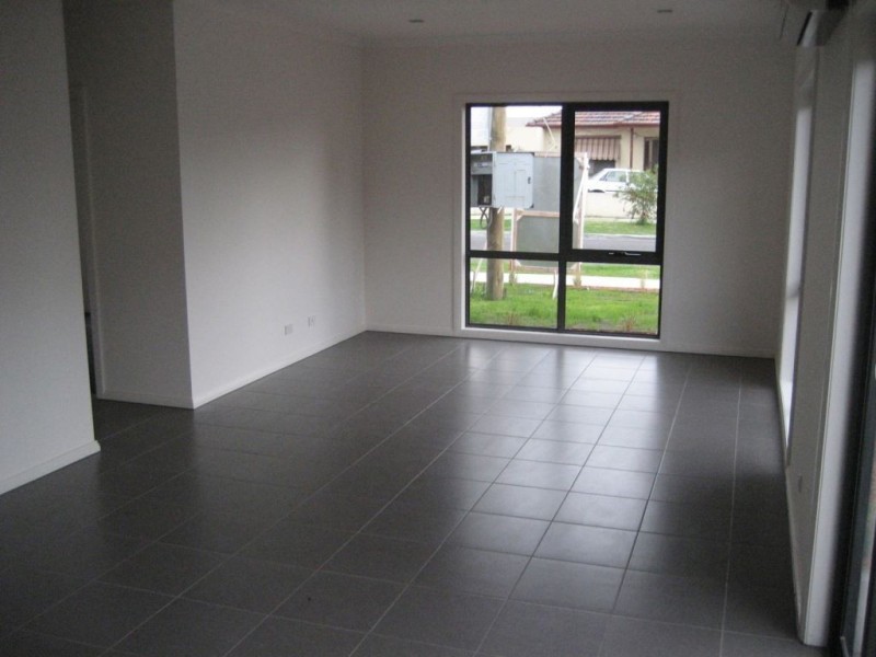 1/2 Currajong Street, Thomastown VIC 3074