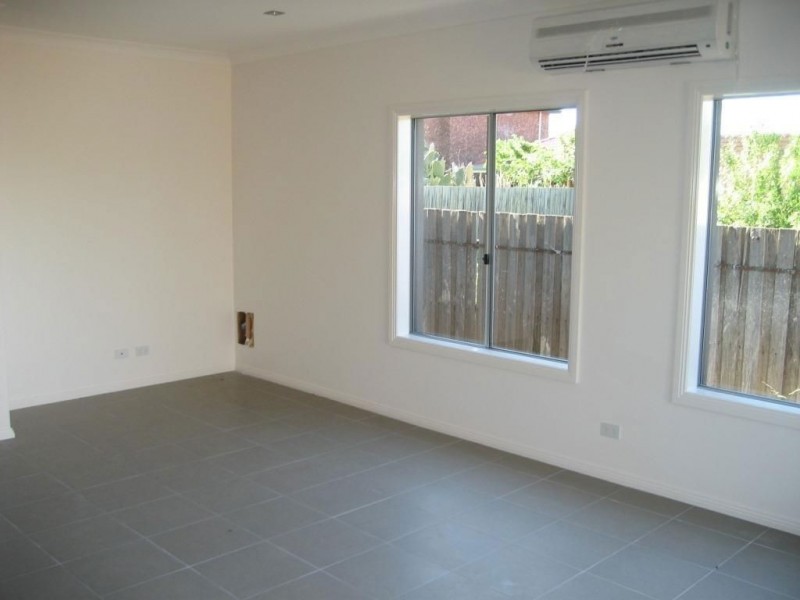 2/2 Hamilton Court, Lalor VIC 3075