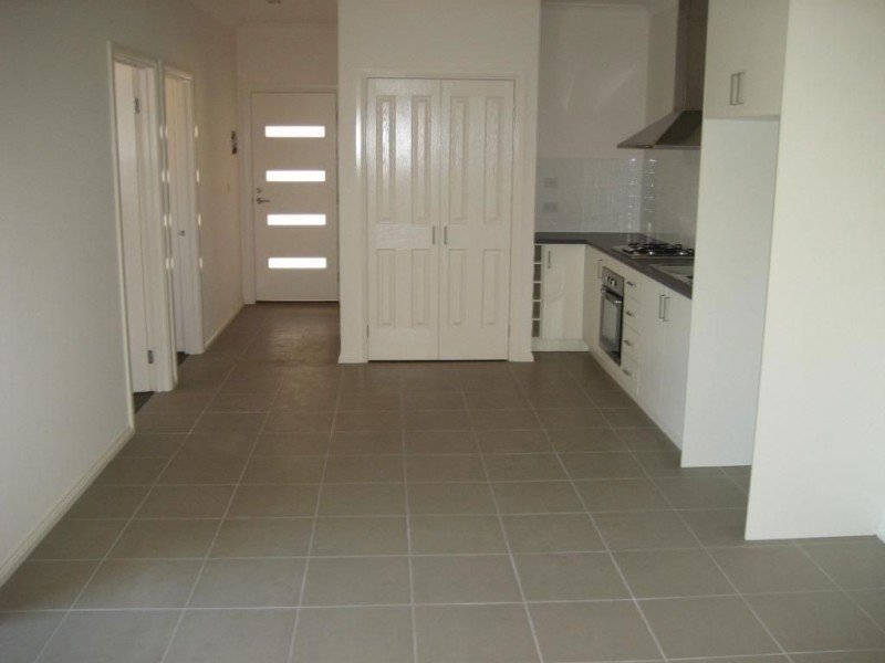 2/2 Hamilton Court, Lalor VIC 3075