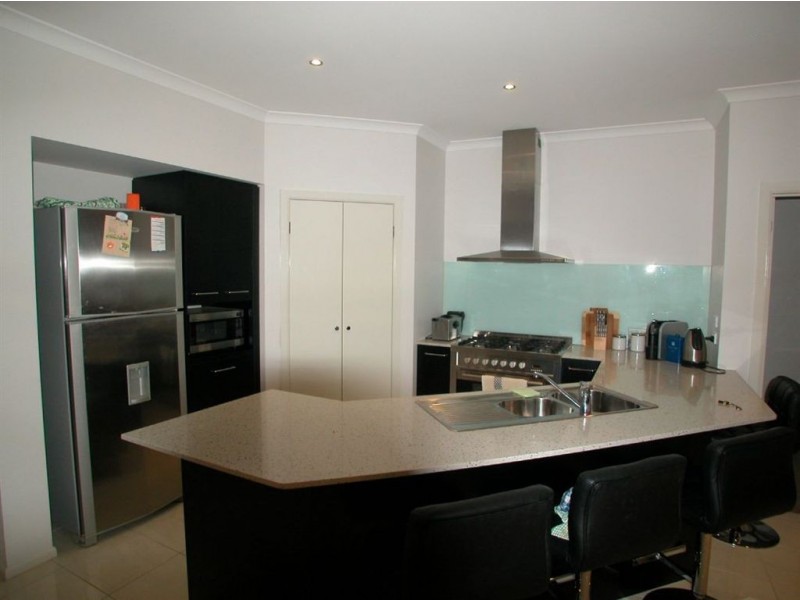 90 Hawkstowe Parade, South Morang VIC 3752