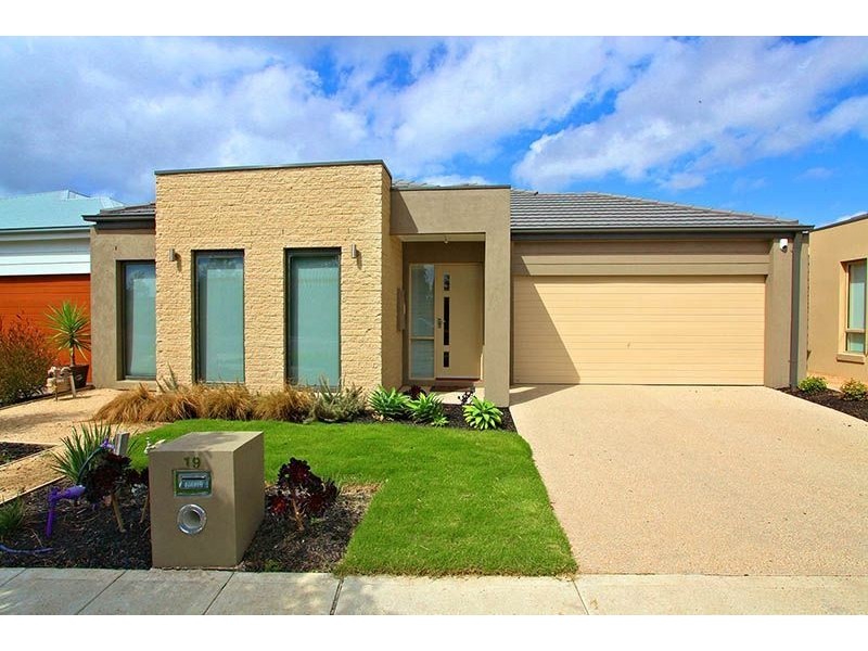 19 Starlight Gardens, Epping VIC 3076