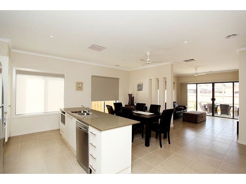 19 Starlight Gardens, Epping VIC 3076