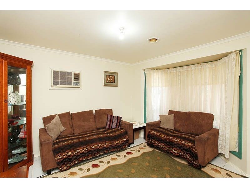 1/12 Carbon Crescent, Mill Park VIC 3082