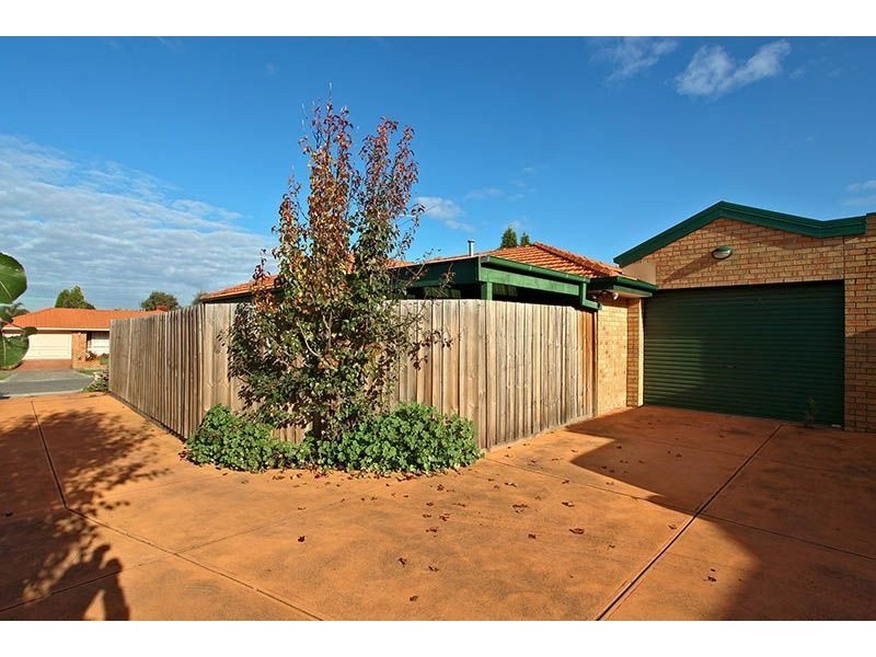 1/12 Carbon Crescent, Mill Park VIC 3082