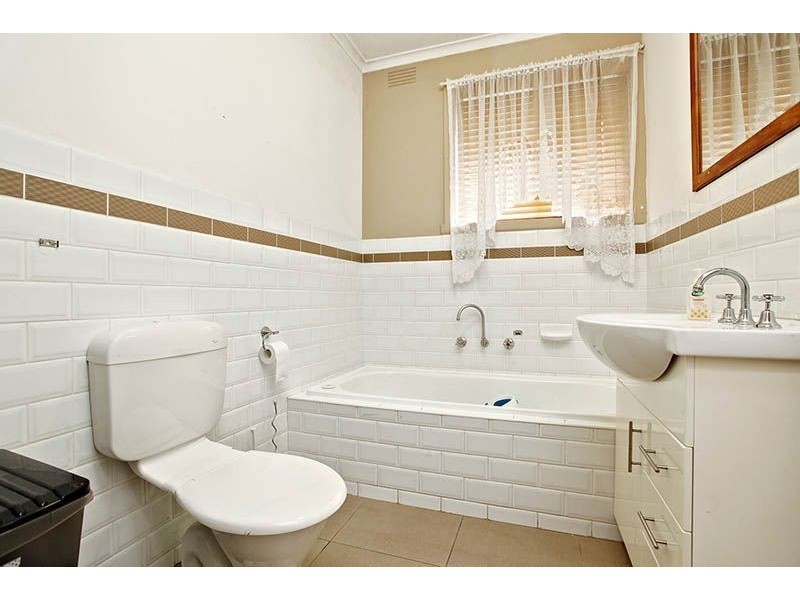 38 Mount View Road, Thomastown VIC 3074