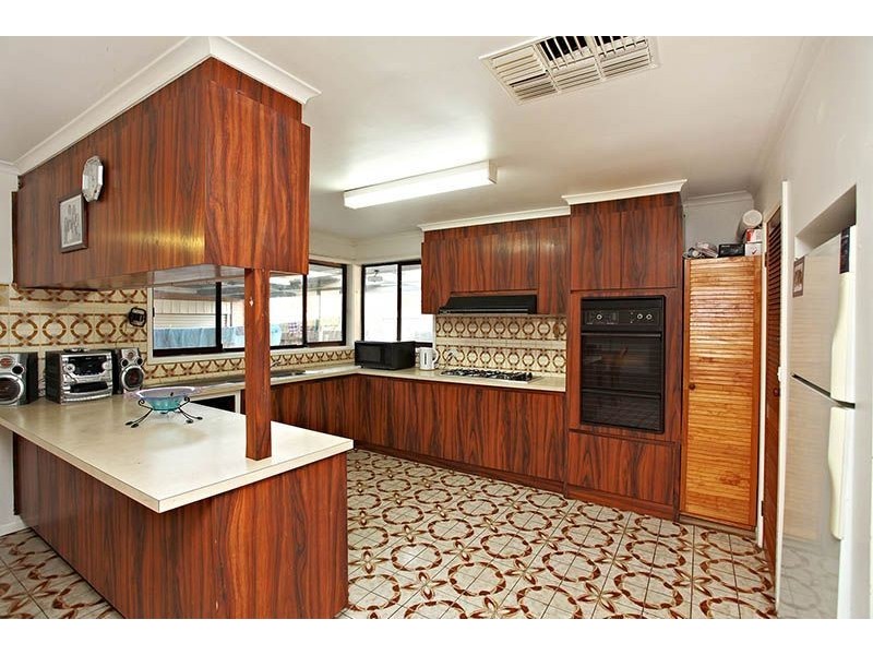 24 Larch Street, Thomastown VIC 3074