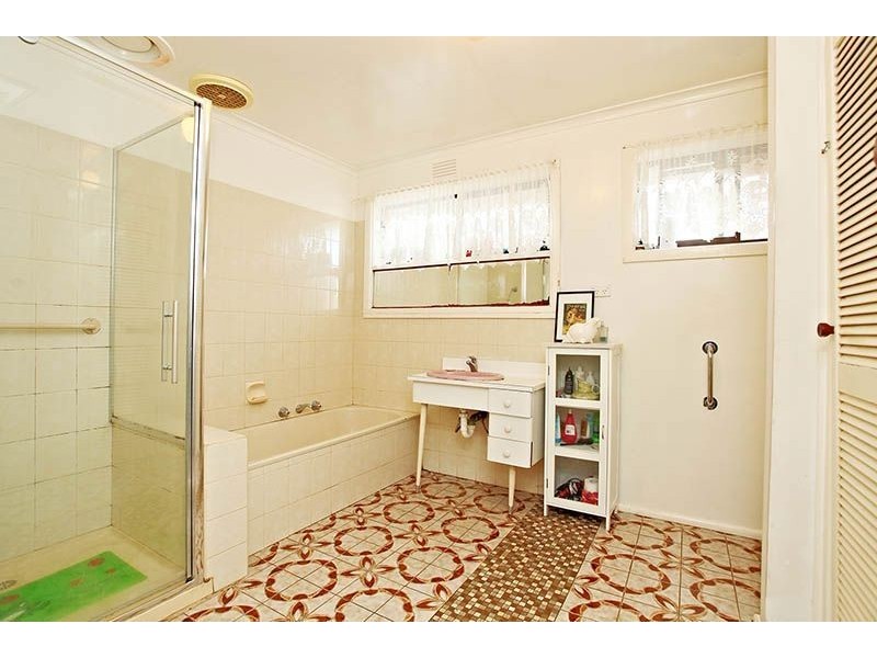 24 Larch Street, Thomastown VIC 3074