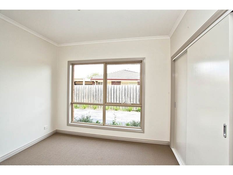 2/9 Sydney Crescent, Lalor VIC 3075