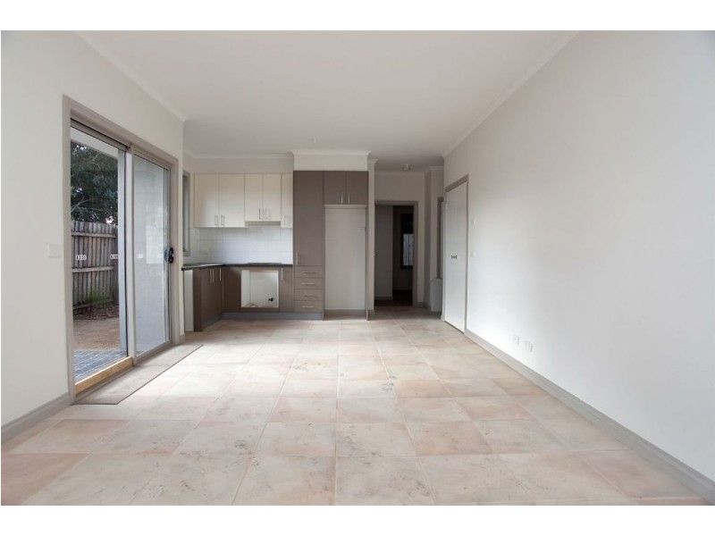 2/58-60 Memorial Avenue, Epping VIC 3076