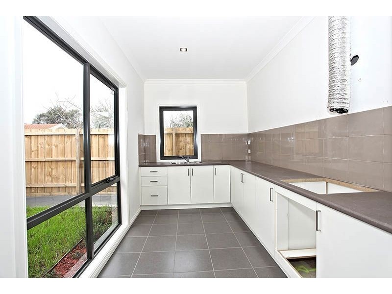 1/2 Currajong Street, Thomastown VIC 3074