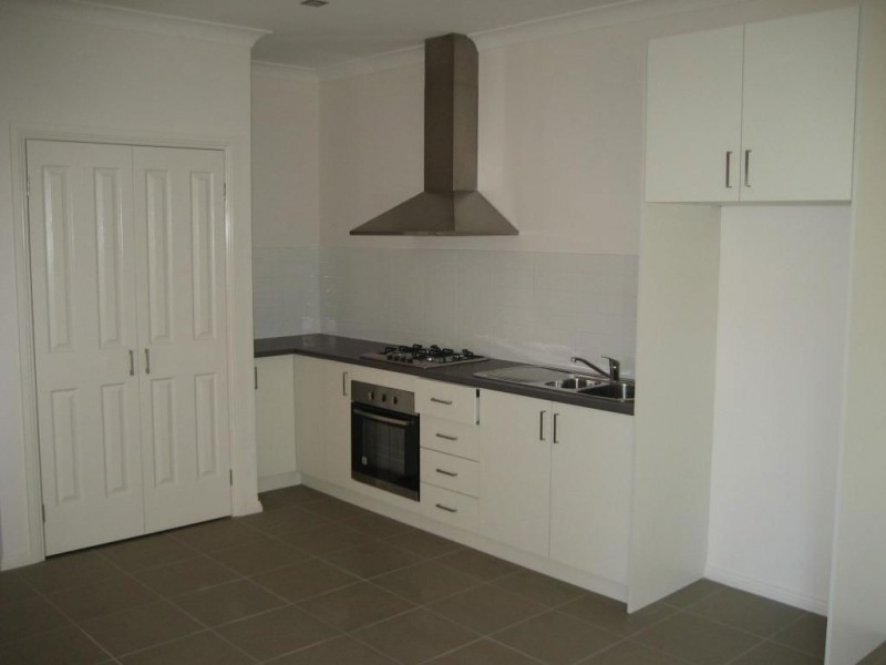 3/2 Hamilton Court, Lalor VIC 3075