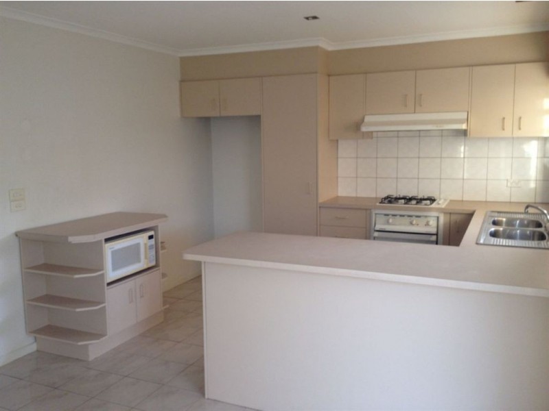 2/96 Alexander Avenue, Thomastown VIC 3074