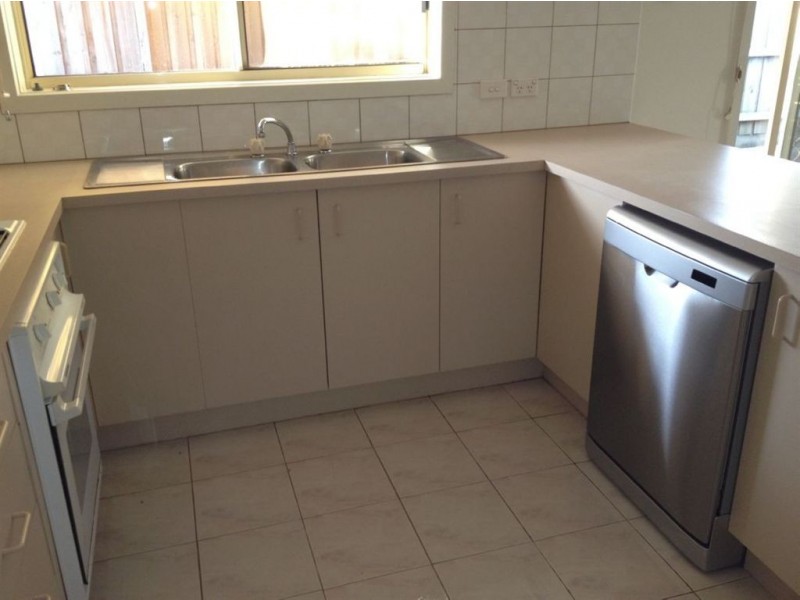 2/96 Alexander Avenue, Thomastown VIC 3074