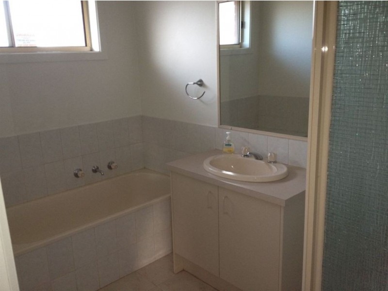 2/96 Alexander Avenue, Thomastown VIC 3074