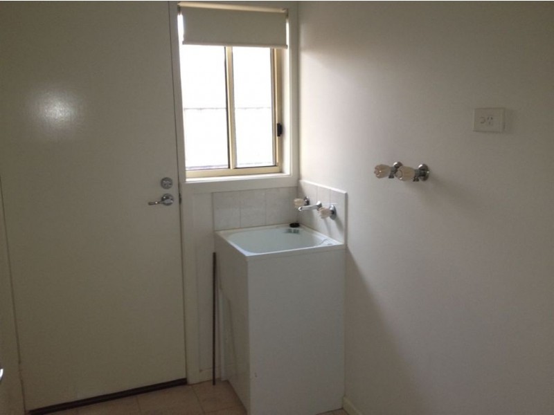 2/96 Alexander Avenue, Thomastown VIC 3074