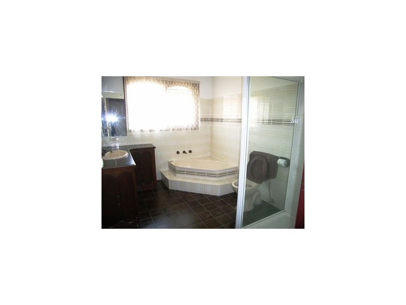 1 Aden Court, Thomastown VIC 3074