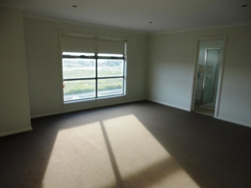 11 Mecklenburg Close, Epping VIC 3076