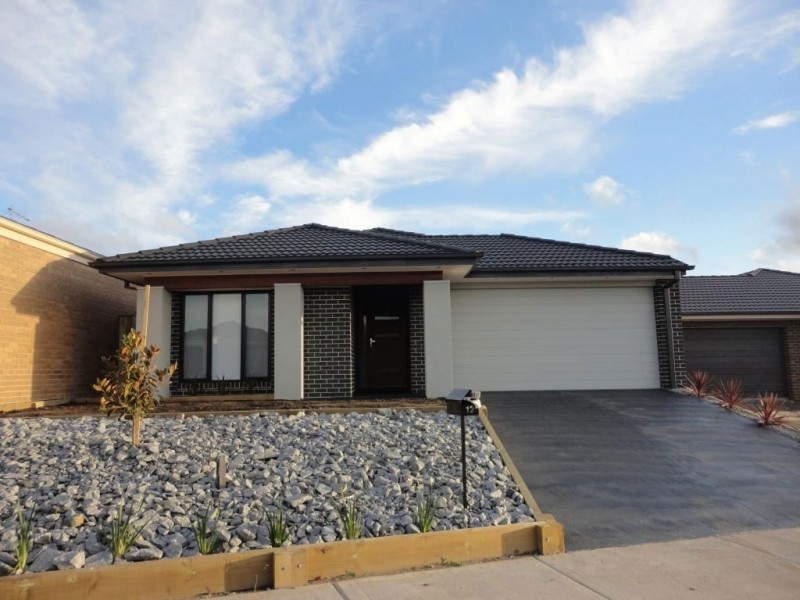 12 Sandover Street, Doreen VIC 3754
