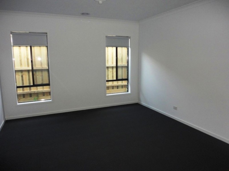 12 Sandover Street, Doreen VIC 3754