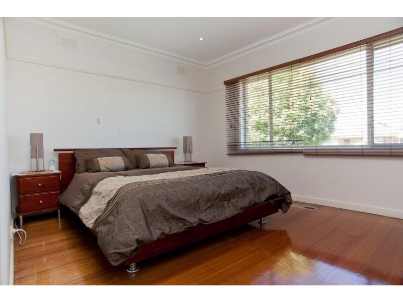 104 Alexander Ave, Thomastown VIC 3074