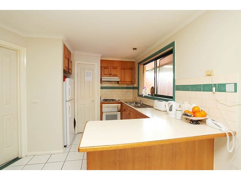 1/2 Carbon Crescent, Mill Park VIC 3082
