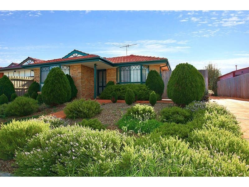 1/2 Carbon Crescent, Mill Park VIC 3082