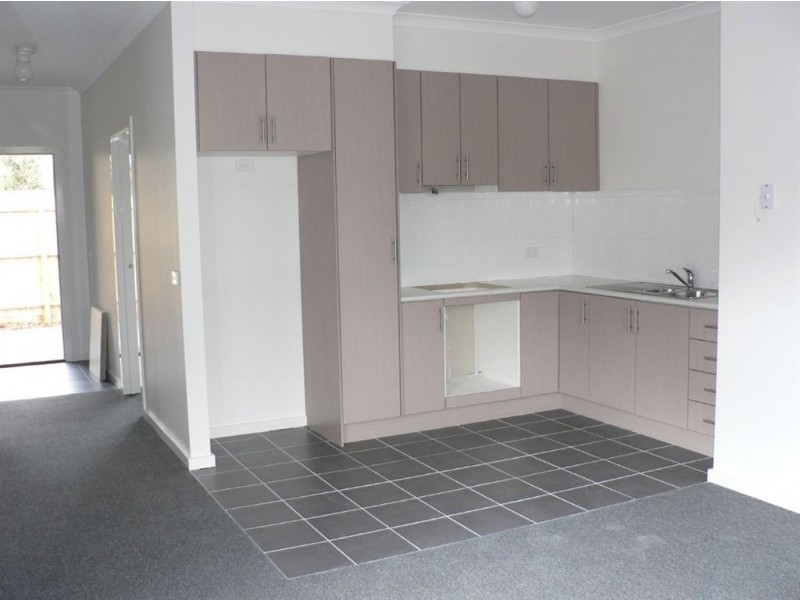 2/27 Westall Street, Thomastown VIC 3074