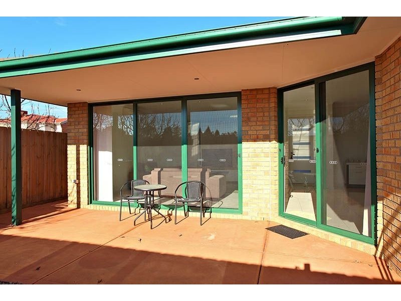 2/12 Carbon Crescent, Mill Park VIC 3082